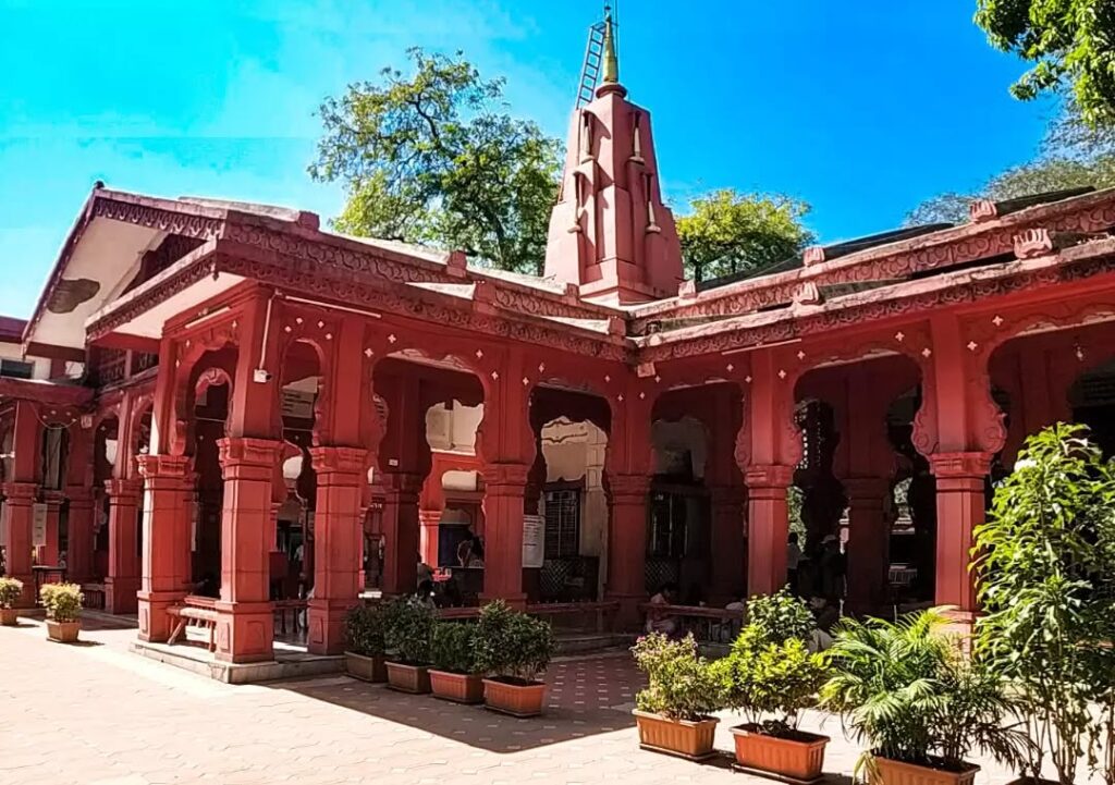 Sarasbaug temple